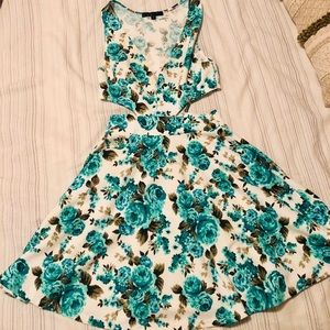 Cut-Out flower dress